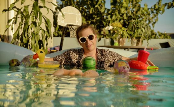 ortiga_chicho_chichas_piscina