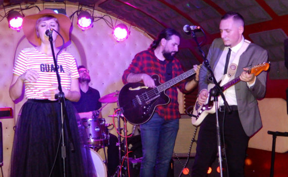 guapa_gualtrapa_directo_sala