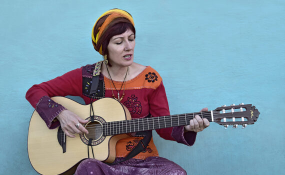 maria_rodriguez_guitarra_promo_desde_el_corazon
