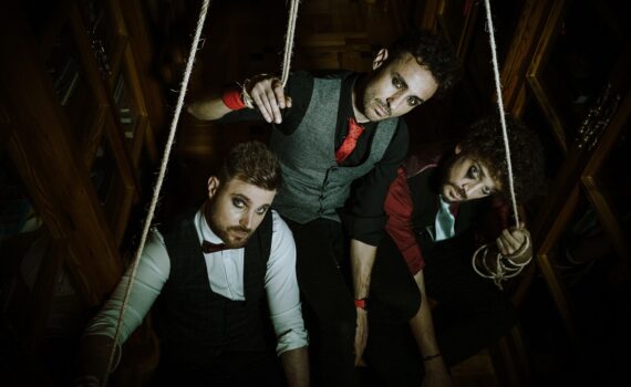 locos_de_atar_marioneta_single
