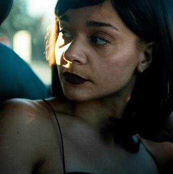 erika_de_casier_busy