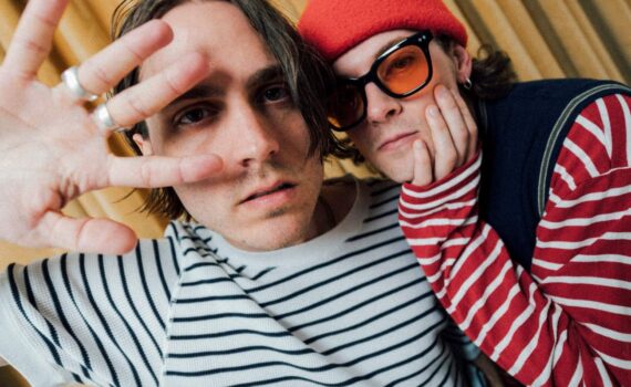 joan_come_over_single_foto