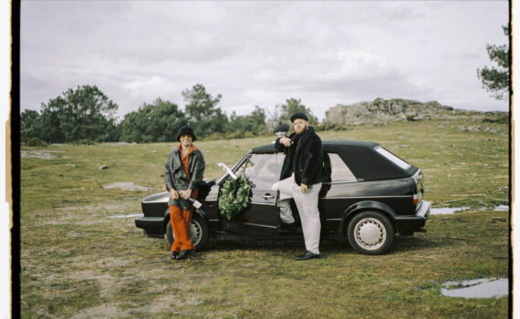 blanco palamera al mirar video